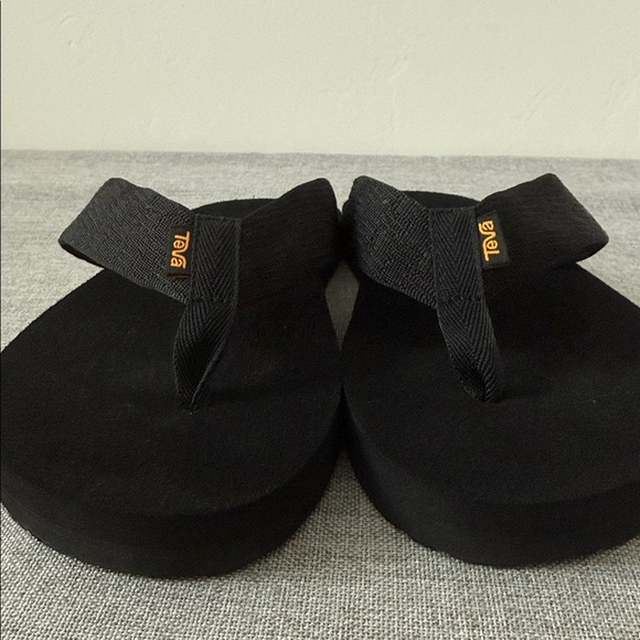 Teva Black flip-flop sandals with Yellow Logo - Picture 4 of 6